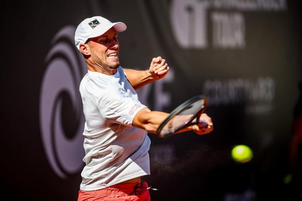Filip Misolic Beats Etcheverry Kitzbuhel ATP Tennis 2025